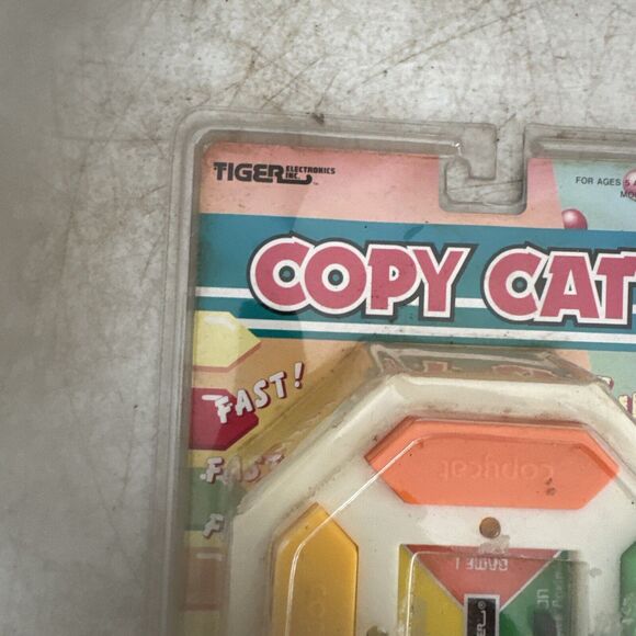 Vintage 1988 Tiger Electronic Copy Cat Simon Handheld Game - New - Picture 2 of 6
